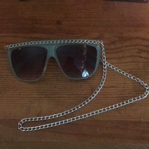 Sunglasses with chain